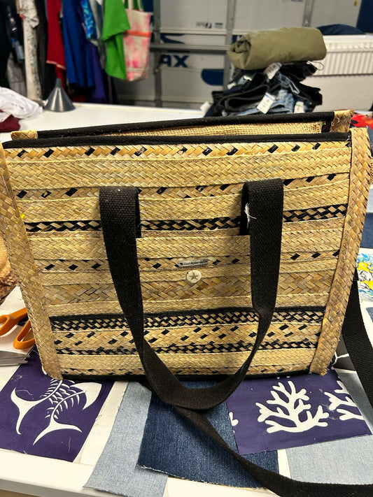 Straw box tote