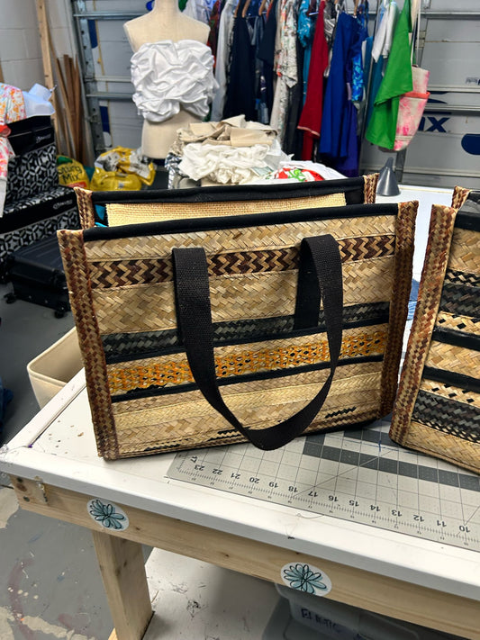Straw tote bag